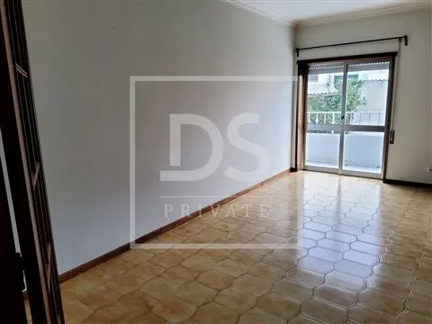 Apartamento T2 em Vila Praia de Ancora com garagem