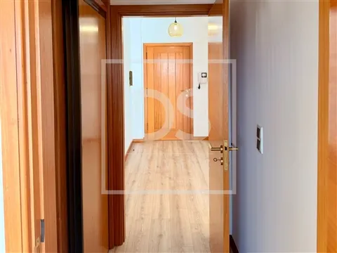 Apartamento T1 com Terraço na Praia da Amorosa