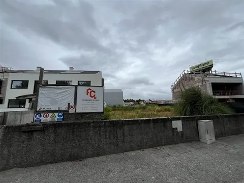 Lote de terreno urbano para construção c/ 407.30m2