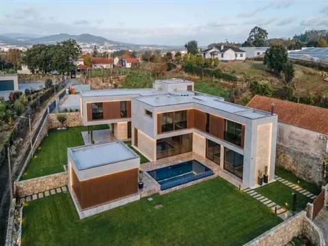 Projeto de Luxo para Concluir – Terreno + Estrutura em Alvelos