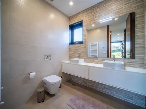 Moradia Individual T3, com jardim e vistas desafogadas