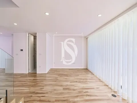 Moradia COMO NOVA, em Barcelinhos!