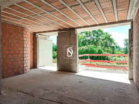 Apartamento T3 em construção c/ 3 frentes e garagem fechada para 2 carros, em Gamil, Barcelos