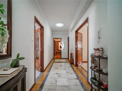 Apartamento T3 com 139 m² no centro de Barcelos, na Urbanização São José