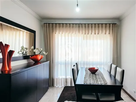 Apartamento T3 no centro de Vila Verde, com garagem fechada e duas frentes