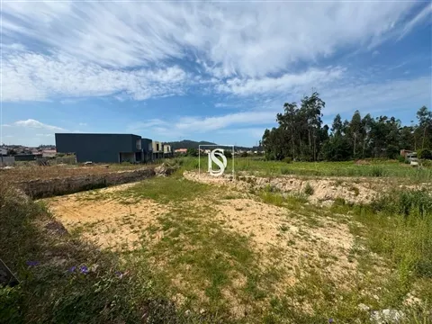 Lote de Terreno para Construção com 320 m²