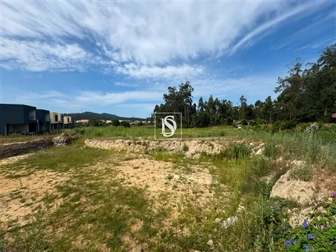 Lote de Terreno para Construção com 320 m²