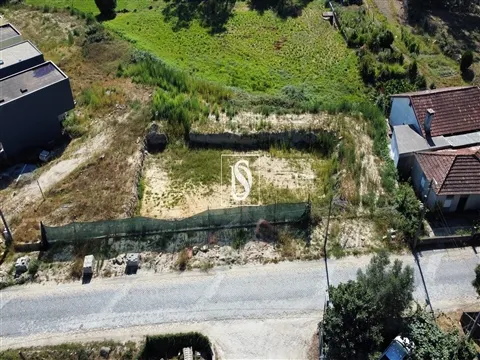 Lote de Terreno para Construção com 320 m²