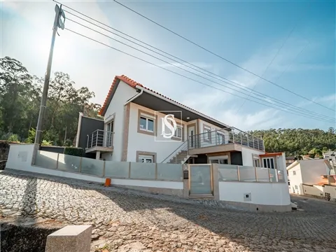 Moradia com 3 quartos completamente Renovada em 2025