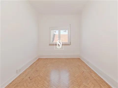 Apartamento T2 Remodelado - Arrendamento