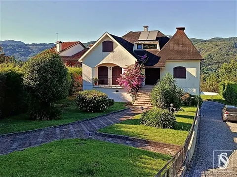 Moradia T6 com Piscina, Picadeiro e Terreno com Possibilidade de Construção