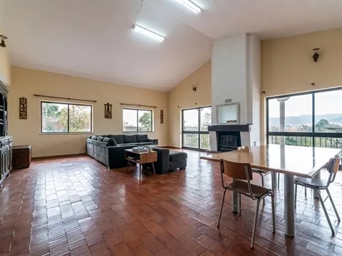 Moradia T7 com 634m² de construção e enorme potencial 				 Palmeira, Braga