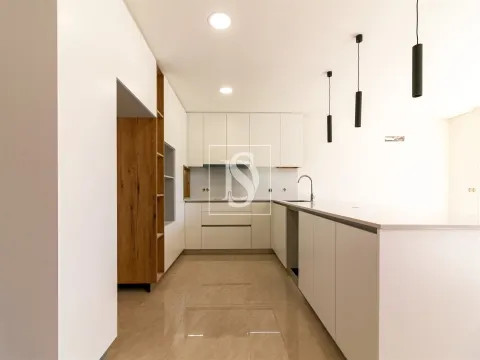 Moradia Geminada T4 com 2 Suites em Palmeira, Braga