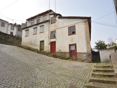 Moradia para Restaurar T5