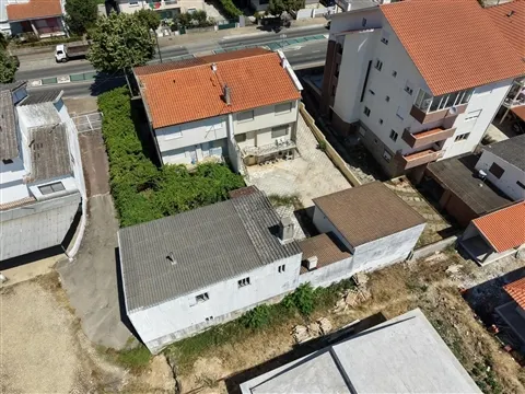 Moradia Geminada T4