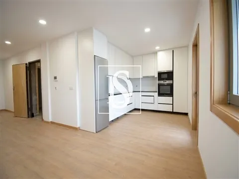 Apartamento T4 novo