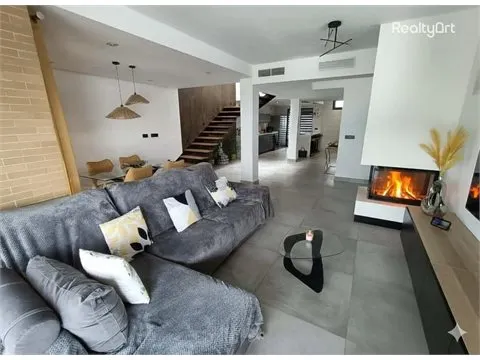 Moderno Chalet Pareado con piscina Prrivada - Sevilla