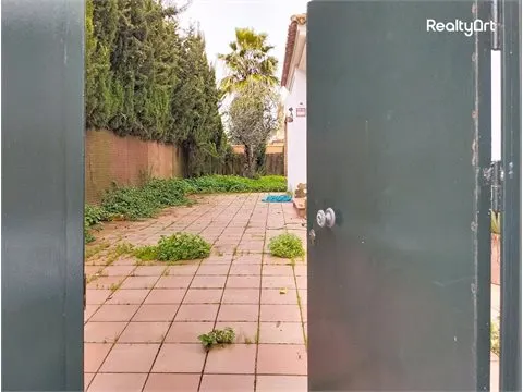 Chalet Independiente en Espartinas: Oportunidad de Reforma