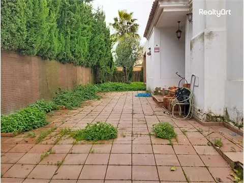 Chalet Independiente en Espartinas: Oportunidad de Reforma