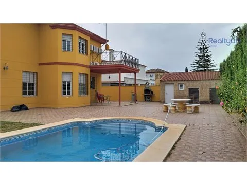 CHALET INDEPENDIENTE BOLLULLOS DE LA MITACION