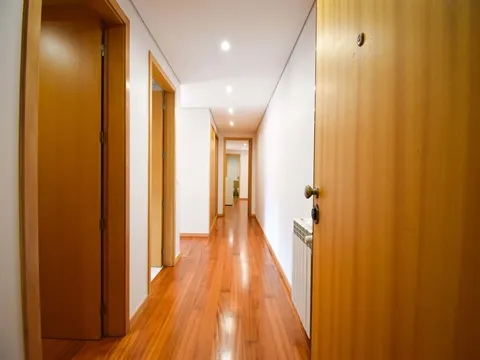 T3 como NOVO, com 3 Lugares de garagem e Arrumos, em Condomínio fechado