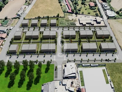 Lote de terreno, com infraestruturas e urbanizado, para moradia