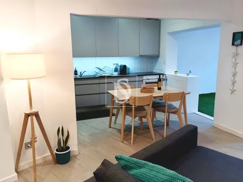 Andar Moradia, T4, Totalmente Renovado, junto à Praia, em Lavra