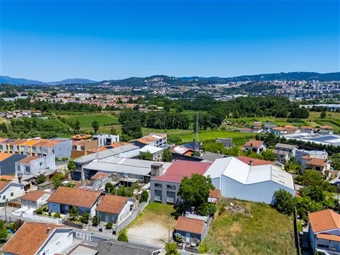 Conjunto de Pavilhões Industriais para Reabilitação | Parada de Tibães – Braga