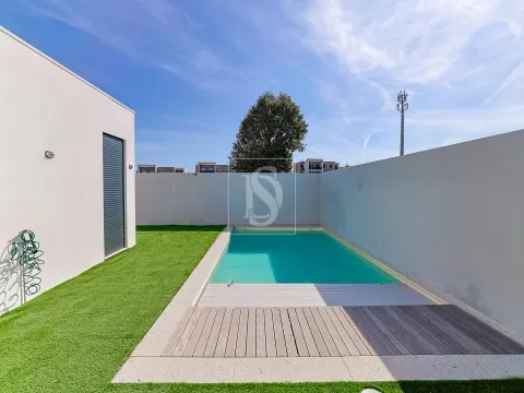 Moradia T4, Moderna, com Piscina e Jardim, a 2 minutos do Centro de Barcelos