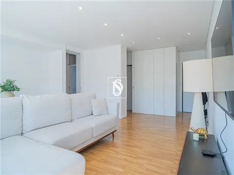 Apartamento T4 no Centro de Barcelos | Excelente Luminosidade e Vistas sobre a Cidade