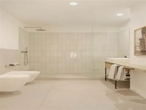 Apartamento T2 Porto c/varanda, garagem e arrecadação