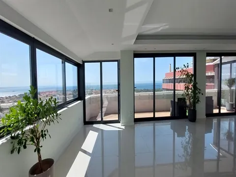 Exclusiva Penthouse T5 em Oeiras com Vista Mar Panorâmica