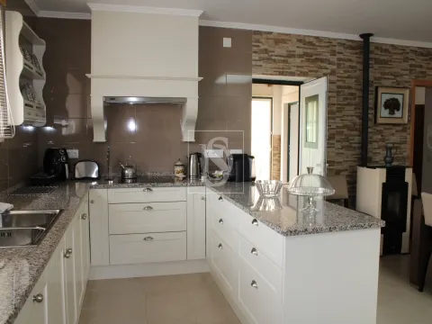 Moradia T2 Térrea com Jardim – Excelente Localização e Ótimos Acabamentos
