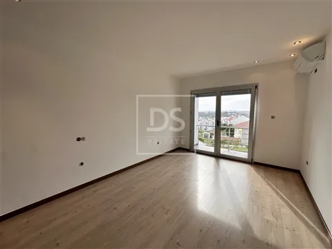 Moradia Geminada T4