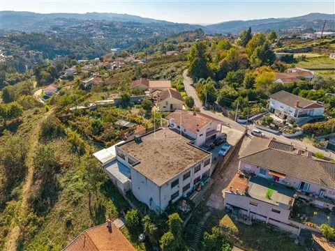 Moradia T3 e Armazém em Santo Isidoro — Marco de Canaveses