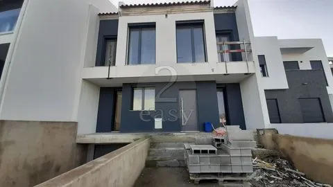 Moradia T3+1 Casal Novo - Caneças