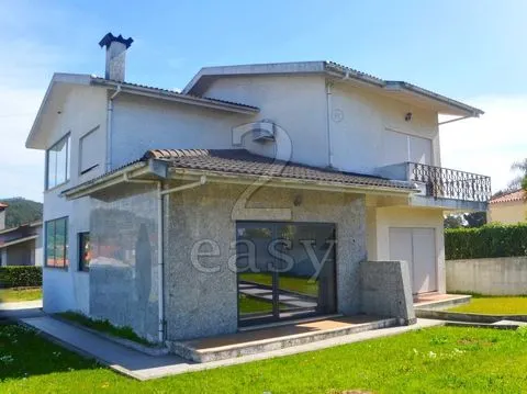 Moradia T4 para arrendar em Famalicão