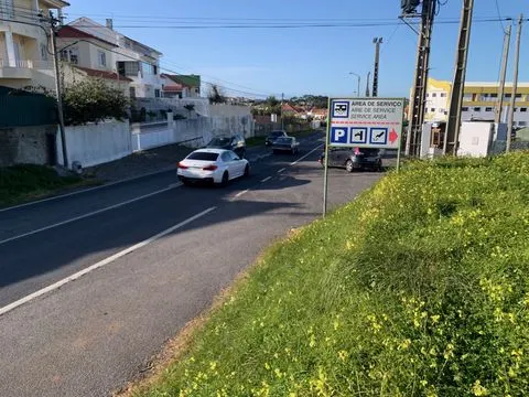 Terreno a 10 min do centro da Ericeira. Permite construção.