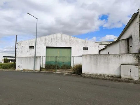 Armazém em lote de 2564m2, Parque das Empresas