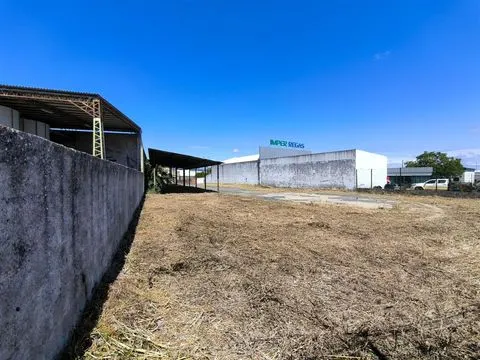 Terreno urbano con 1517 m2, Factibilidad Construcción 758m2, Parque Empresarial Ferreira do Alentejo