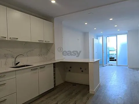 &#20844;&#23507; &#36317; Reboleira &#22320;&#38081;&#31449; 500 &#31859;