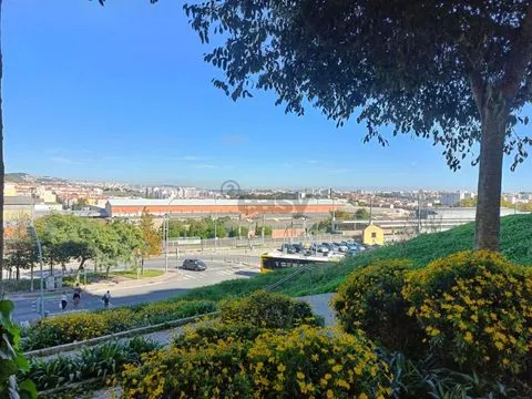 &#20844;&#23507; &#36317; Reboleira &#22320;&#38081;&#31449; 500 &#31859;