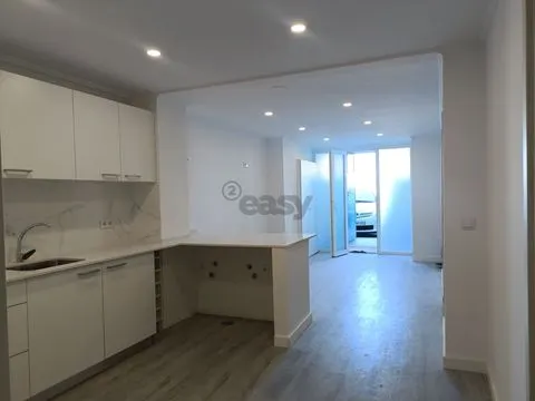 &#20844;&#23507; &#36317; Reboleira &#22320;&#38081;&#31449; 500 &#31859;