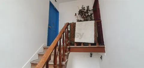 PRÉDIO EM QUEIJAS - 4 APARTAMENTOS