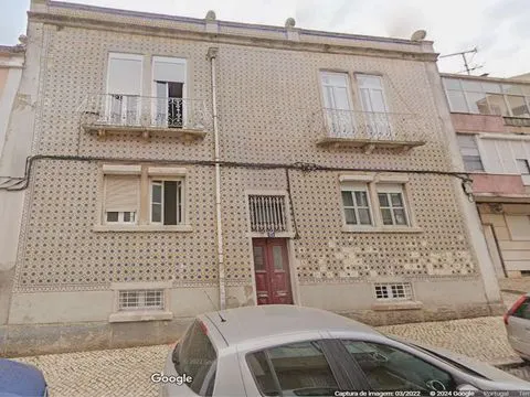 T2 with Patio: Investment Opportunity in a Prime Location