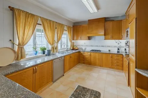 半独立式的房子 5个房间