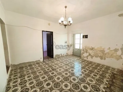 Одноэтажный дом с задним двором и пристройкой, Алваладе, Сантьяго-ду-Касен