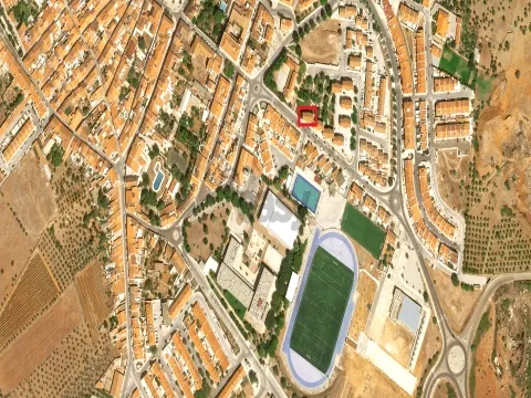 &#19968;&#27004; 2 &#23621;&#23460;&#20844;&#23507; – Borba Center