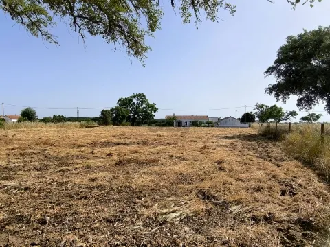 Urban land with an area of 2145 m2 located in Foros do Chaparral, Bicos