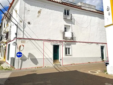 Refurbished 2+1 bedroom apartment, ground floor with patio and independent bedroom, Campo Maior, Portugal